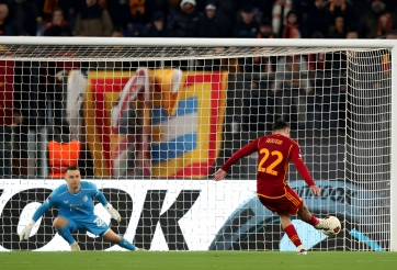 Penalty cân não, Roma chiến thắng nhọc nhằn trước Feyenoord để có vé đi tiếp tại C2