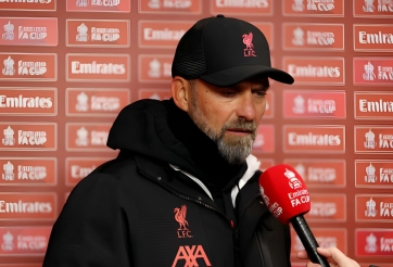 Jurgen Klopp: 'Lần đầu tiên tôi phải bảo một cầu thủ ngừng phòng thủ lại'