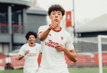 Thắng Liverpool 9-1, sao trẻ MU bắt chước Rooney ăn mừng ngạo nghễ