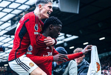 Mainoo xin lỗi sau khi ghi bàn