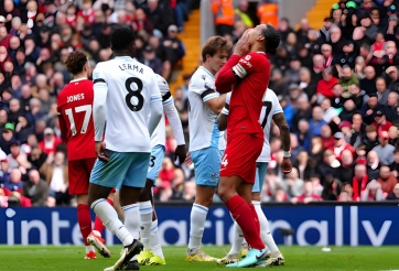 Bỏ lỡ liên hoàn, Liverpool nhận thất bại thứ 2 liên tiếp tại Anfield