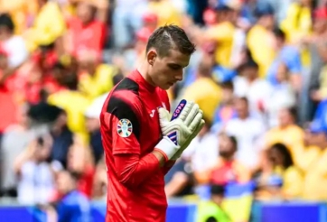 Lunin gửi lời xin lỗi sau sai lầm trận gặp Romania