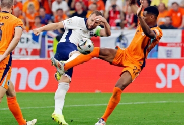 Jamie Carragher: 'Thật khó tin khi ĐT Anh được hưởng penalty'