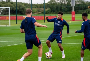 Sancho chính thức trở lại khoác áo MU