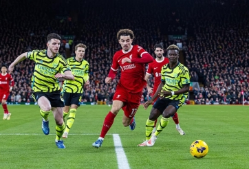 Hậu vệ Arsenal thừa nhận may mắn vì thoát phạt đền trước Liverpool