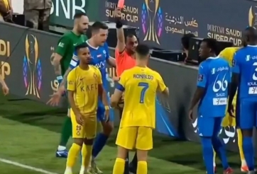 HLV Al Hilal nói thẳng về thẻ đỏ của Ronaldo