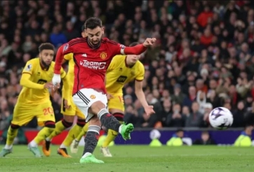 HLV Sheffield chỉ trích trọng tài dữ dội sau trận thua MU