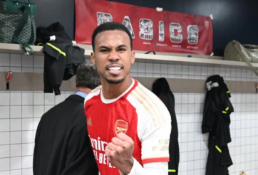 Phát hiện hình ảnh lạ trong phòng thay đồ Arsenal trận gặp Tottenham