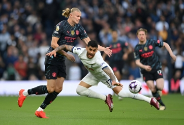 Đùa kém duyên về sao Tottenham, Carragher đối mặt với làn sóng chỉ trích dữ dội