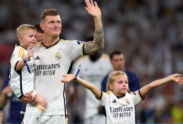 Toni Kroos bật khóc nói lời tạm biệt Bernabeu