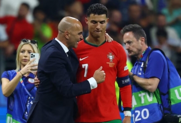 HLV Bồ Đào Nha: 'Chúng tôi tự hào về Ronaldo'