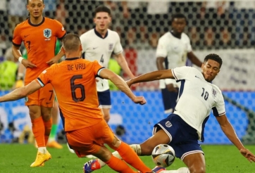 Báo chí Hà Lan gọi quả phạt đền tranh cãi trước Anh là 'quyết định đáng xấu hổ'