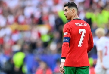 Sự thật việc Cristiano Ronaldo từ chối đeo băng tay LGBT