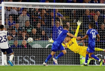 Vardy lập công, Tottenham chia điểm đáng tiếc với Leicester ngày ra quân
