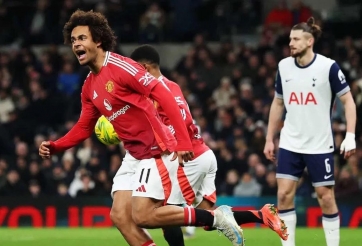 Bị loại khỏi Carabao Cup, Zirkzee vẫn khen MU 'nức nở'