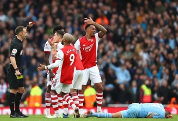 Trọng tài và VAR lại làm Arsenal thất vọng
