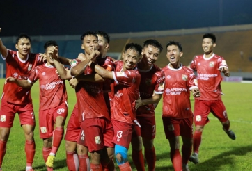 Đội bóng yếu nhất giải Hạng Nhất lần đầu biết mùi thắng