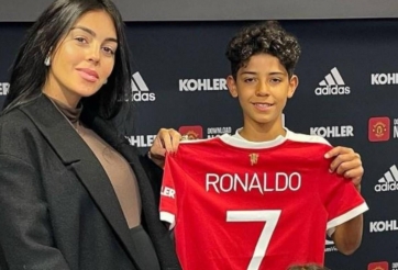 Con trai Ronaldo khiến châu Âu 'phát cuồng', thương vụ khoác áo MU tới gần