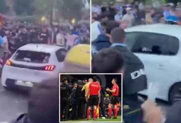 Ô tô lao vào đám đông, gây tai nạn kinh hoàng ngày Barca vô địch La Liga