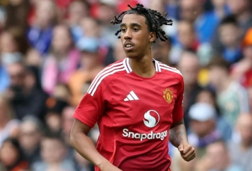 Trung vệ 19 tuổi đặt mục tiêu cho MU 5 năm tới: 'Phải vô địch...'