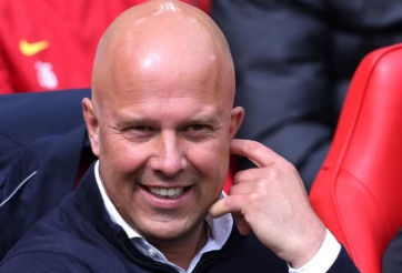 Ngôi sao 'phi thường' bay tới Anh để gia nhập Liverpool