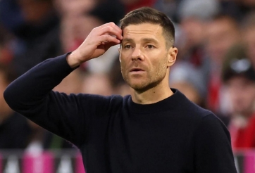 Xabi Alonso bị chỉ trích công khai