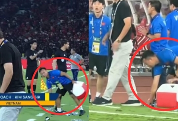 Lộ danh tính người xếp chai nước khiến BHL Indonesia nổi giận