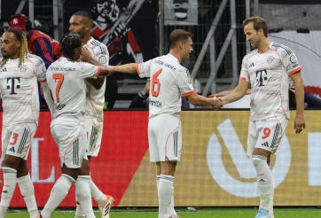 Bayern Munich đè bẹp Frankfurt, tiếp tục bay cao trên đỉnh Bundesliga