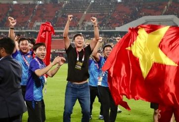 CĐV Đông Nam Á đồng loạt dậy sóng trước 'quái vật' cao gần 2m của Việt Nam