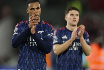 Sảy chân trước Brentford, Arsenal để Man City phả hơi nóng trong cuộc đua vô địch