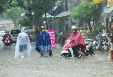 Dự báo thời tiết hôm nay 24/4 trên cả nước: Mưa dông diện rộng, miền Bắc trời mát