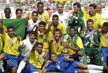 NÓNG: Nhà vô địch World Cup bị bắt giữ trước khi sang Mỹ