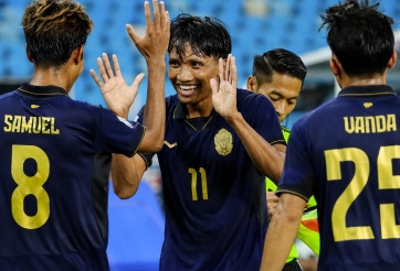 CĐV Campuchia đồng loạt réo tên Việt Nam khi thắng đậm tại AFF Cup