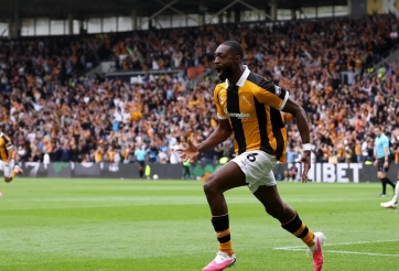 Trực tiếp MU 0-1 Hull City: Quỷ đỏ tấn công tìm bàn