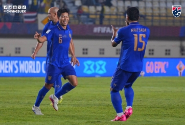 CĐV Thái phản ứng cực mạnh khi lần đầu đánh bại Việt Nam ở FIFA ASEAN Cup