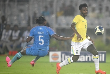 Trực tiếp Ấn Độ 0-2 Brazil: Brazil nhân đôi cách biệt