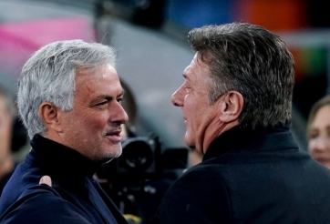 Sự cố hy hữu: ĐKVĐ Serie A bỏ HLV trưởng lại sân của Roma sau trận thua