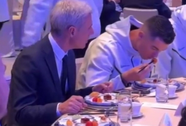 Hình ảnh gây sốt của Ronaldo tại Trung Quốc