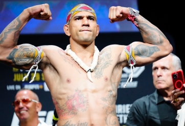 UFC 295: Alex Pereira đặt mục tiêu giành lại danh hiệu hạng nhẹ cho Glover Teixeira