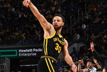 Siêu sao bóng rổ Stephen Curry thiết lập cột mốc ghi điểm vĩ đại