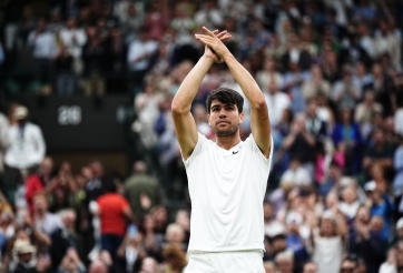 Alcaraz không thoải mái trên sân đấu Wimbledon