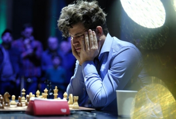 Magnus Carlsen trở lại thi đấu, nhất quyết mặc quần jeans tại giải vô địch thế giới 2024