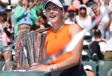 Tài năng quần vợt 17 tuổi lọt top 10 thế giới