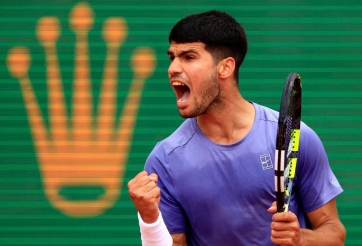 Alcaraz ngược dòng nghẹt thở, Tsitsipas dừng bước ở Monte Carlo