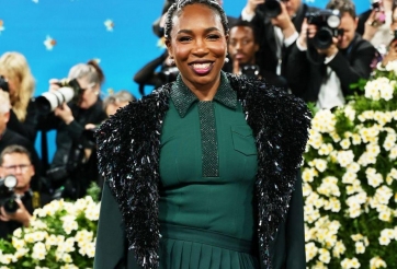 Huyền thoại quần vợt 'đốt cháy' thảm đỏ Met Gala 2025