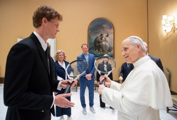 Jannik Sinner gặp gỡ Tân Giáo hoàng