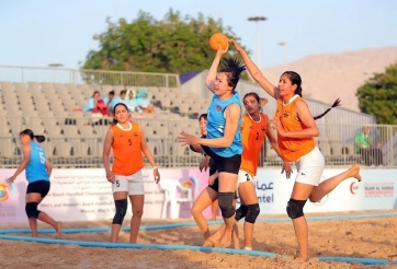 Đội tuyển bóng ném bãi biển nữ Việt Nam lập hat-trick vô địch châu Á, giành vé dự giải thế giới