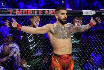 HLV của Islam Makhachev ấn tượng với Ilia Topuria