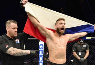 Cựu vô địch UFC tái xuất tại sự kiện chính của UFC 295