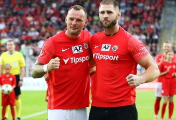 Nhà vô địch MMA Jiri Prochazka cùng kỉ niệm khó quên với trái bóng tròn